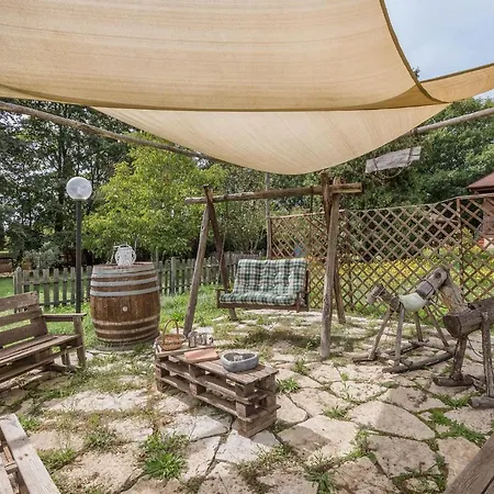 4 Bedroom Nice In Holiday home *