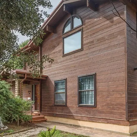 Holiday home 4 Bedroom Nice In *