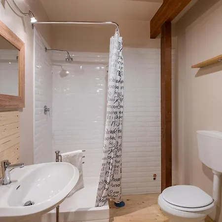 4 Bedroom Nice In *