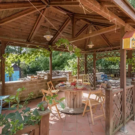 4 Bedroom Nice In Holiday home